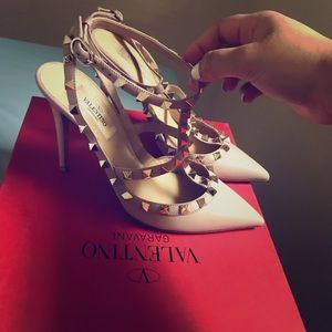 Valentino Rockstud Nude size 37 1/2 heels!!